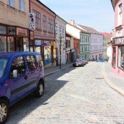 Třebíčská radnice nechala opravilt kočičí hlavy