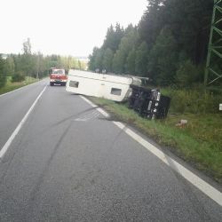 U Nového Ranska havarovalo osobní auto s přívěsem