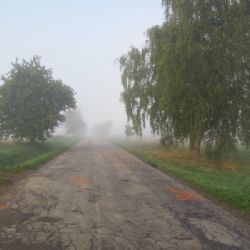 U Telče srazilo vozidlo chodce, řidič ujel