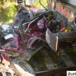 U Třeště se srazil vlak s autem, dva lidé se zranili