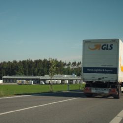 V Jihlavě roste výstavba nového přepravního uzlu mezinárodní balíkové sítě