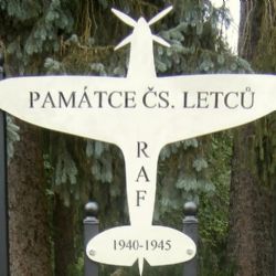 V Jihlavě vyrostl pomník československým letcům RAF