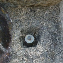 V kamenném kříži v Litoltově ulici v Třebíči se našel poklad