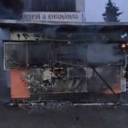 V Moravských Budějovicích hořel po výbuchu novinový stánek