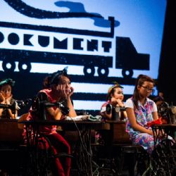 V rytmu šicích strojů - Továrenské zahájení 18. MFDF Jihlava