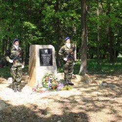 V úterý uctí památku parašutistů v Kramolíně