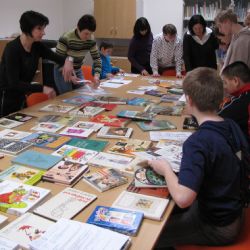 V Základní škole U Trojice čtou dětem