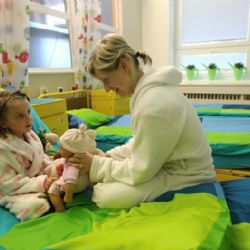 Z výtěžku plesu opravili dětem po operacích pokoj