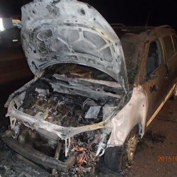 Žhář v Lažínkách zapálil na parkovišti dvě auta