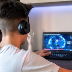 Dárky, kterými potěšíte každého fanouška počítačových her. Co mu koupit?