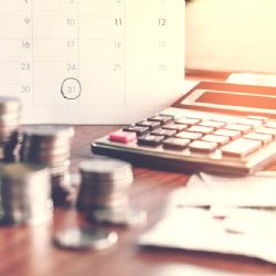 Dluhy Čechů? Už 2,5 bilionu korun. Experti očekávají problémy