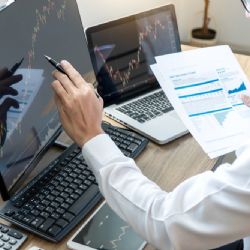 Jak na rychlou a efektivní volbu brokerpool organizace