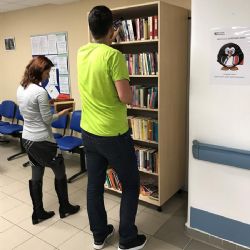 Nemocnice v Pelhřimově nabízí pacientům k zapůjčení knížky