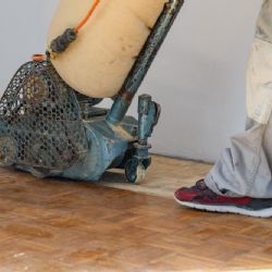 Kdy má smysl renovace podlahy – a kdy je rozumnější kompletní výměna?