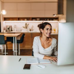 Správný výběr osvětlení: Klíč k efektivní práci i příjemnému odpočinku