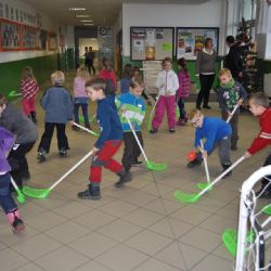 Předčasné vánoční dárky pro děti v Pelhřimově díky sponzorskému daru 