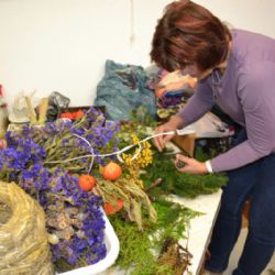 Středisko charitní pomoci v Humpolci nezahálí, vždyť Dušičky jsou za dveřmi