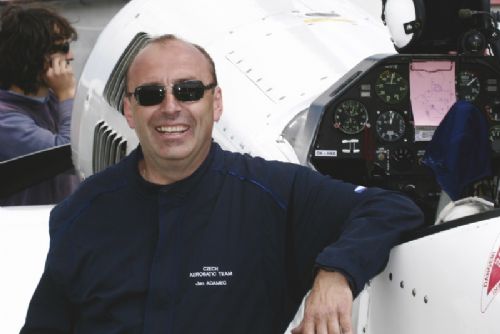 Foto: Akrobatický letec Jan Adamec: Evropský šampionát v Chotěboři je pro nás velká výzva