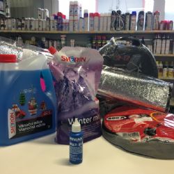 Příprava auta na zimu.  Neztratí se deka, řetězy i něco k zakousnutí