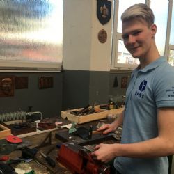 „Rodina mě vedla k práci rukama, proto jsem si vybral řemeslo,“ říká student Vítek Tvarůžek z Třebíče