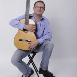 Roman Smělík zahraje v Třebíči latinskoamerické a španělské skladby