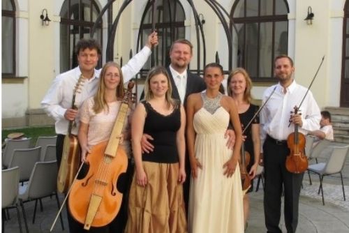 Foto: Ensemble serpens cantat koncertují v Telči