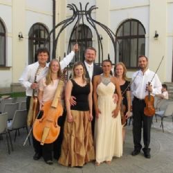 Ensemble serpens cantat koncertují v Telči