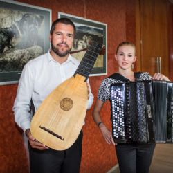 Pořad pro loutnu a akordeon obsahující hudbu 20. a 21. století v Brodě