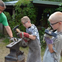 Hefaistův potěr buší do kovadlin na Chaloupkách