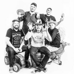 Skupina Harlej koncertuje v Brodě