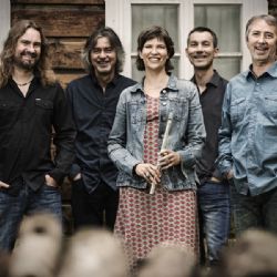 Malina Brothers míří do Třebíče s novým albem a pravnučkou Alfonse Muchy 