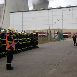 Čtyři desítky hasičů cvičily v Jaderné elektrárně Dukovany