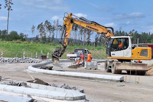 Foto: Poslední fáze přestavby jihlavského přivaděče: Kyvadlový provoz a nový kruhový objezd