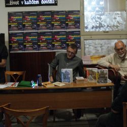 Jaké zvyky mají Češi a čeho si vážit na ženách? V Brodě odpověděl klub Mlha