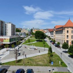 Nový kulturní dům a zelenější parkoviště: Havlíčkův Brod oživuje Smetanovo náměstí