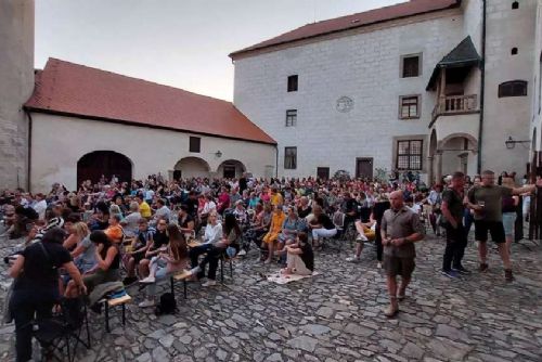 Foto: Setkání s Jiřím Strachem v letním kině a následné promítání jeho slavné pohádky