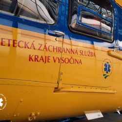 K nehodě u Velkého Meziříčí přiletěl vrtulník