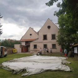Kino jede! Retro filmový festival 2024 nabízí cestu do minulosti plnou filmových klenotů!