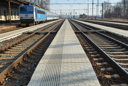 obrázek:Opilá žena na Štědrý den hrozila skokem pod vlak