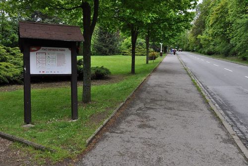 obrázek:Přibyslav musí umístit 10000 sazenic stromků. Kam s nimy?