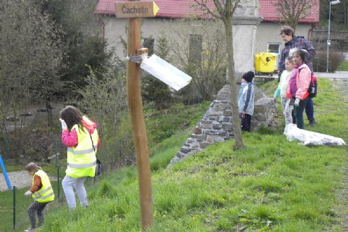 Obrázek - Účastníci akce Čistá Vysočina v Rozsochatci