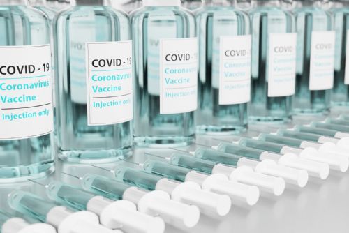 Foto: ČR daruje 2,4 milionu vakcín proti covidu-19 zemím, které to potřebují