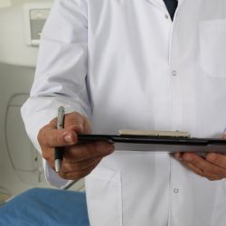 Nová vyhláška Ministerstva zdravotnictví umožní lékařům započítat praxi z covidových oddělení