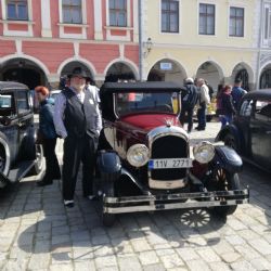 Majitelé veteránů se projedou Mezi dvěma branami