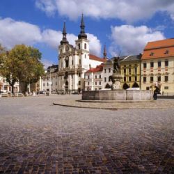 Jihlava bojuje s nedostatkem veřejných toalet: mobilní WC a spolupráce s podniky