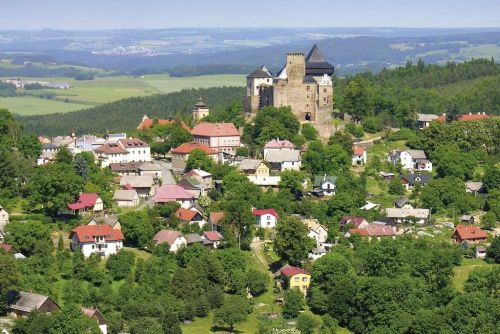 Foto: Lipnice nad Sázavou zdražuje parkování kvůli přílivu turistů