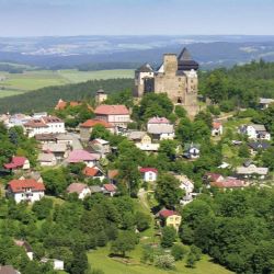 Lipnice nad Sázavou zdražuje parkování kvůli přílivu turistů