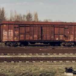 Opuštěné vagóny na úzkokolejce: nejasný vlastník, nebezpečí hrozí