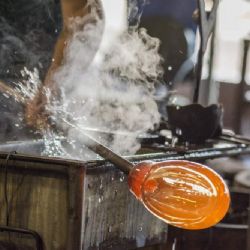 Ruční výroba skla na Vysočině pokračuje