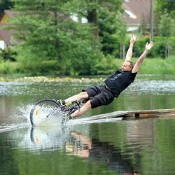 Závody přes Račínskou lávku